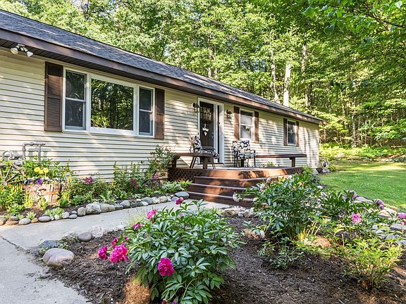 2nd image of 1485 Chippewa Beach Rd