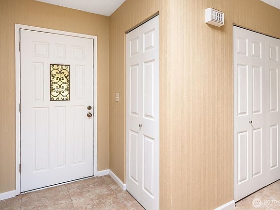 4th image of 10823 Glen Acres Drive S #D