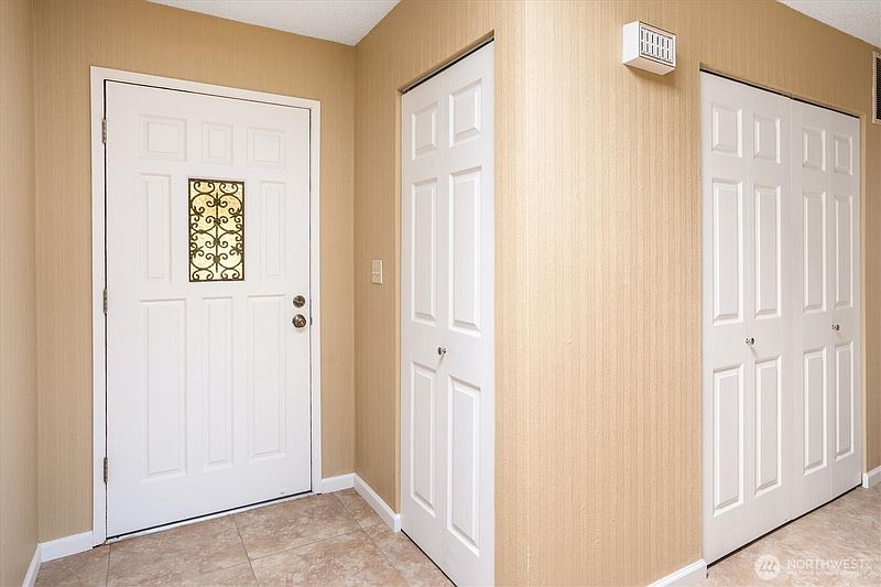4th image of 10823 Glen Acres Drive S #D