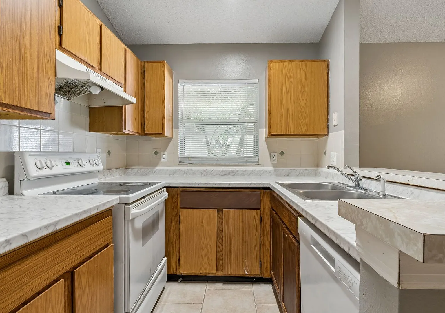 Move In Special 300 Off First Month Rent If You Move In By October 1! — Photo 4