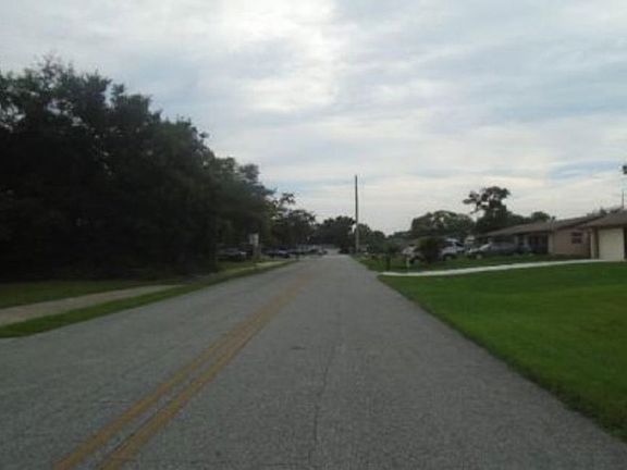 Exterior Neighborhood (street photo)