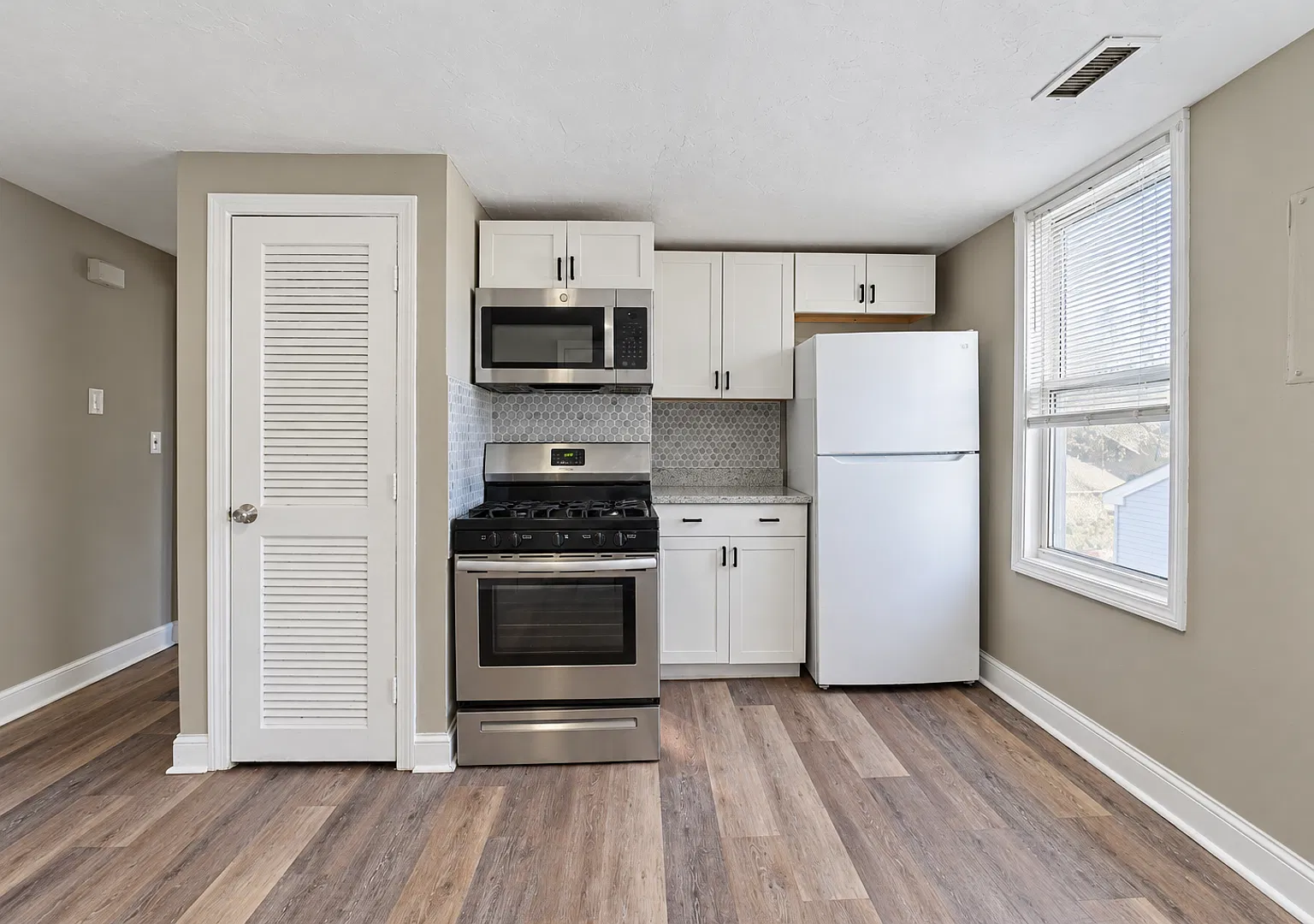 Apartment for rent at 100 Eastern Ave, Worcester, MA 01605 — Photo 4
