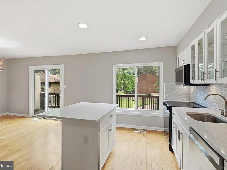 11092 Saffold Way — Photo 13