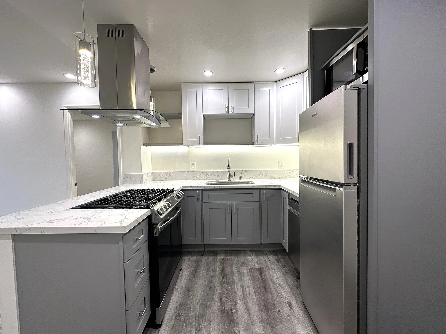 1 bed, $2,594 — Photo 2