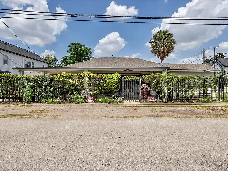 809 Brooks St — Photo 18
