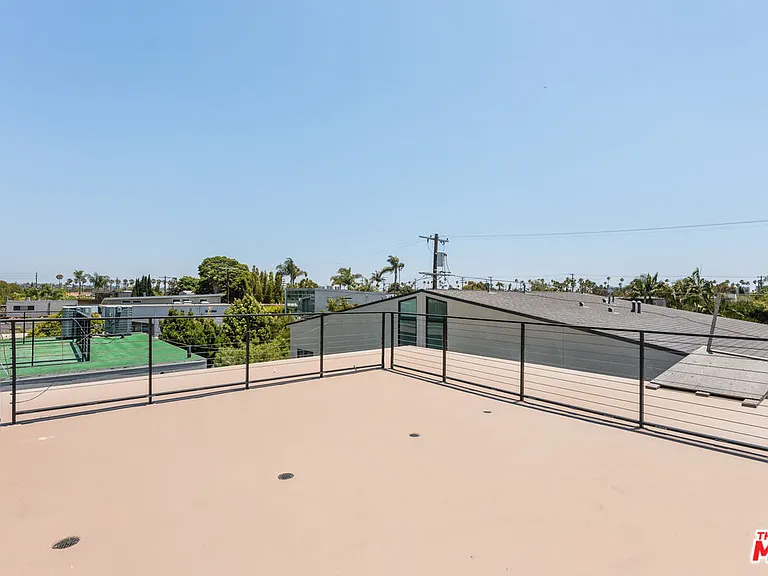 728 Indiana Ave — Photo 12