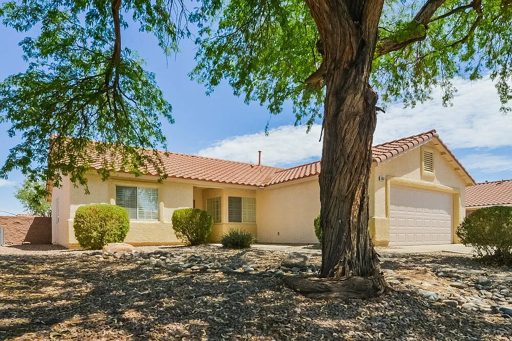 3 bed, 2.0 bath, 1425 sqft, $2,135 — Photo 3
