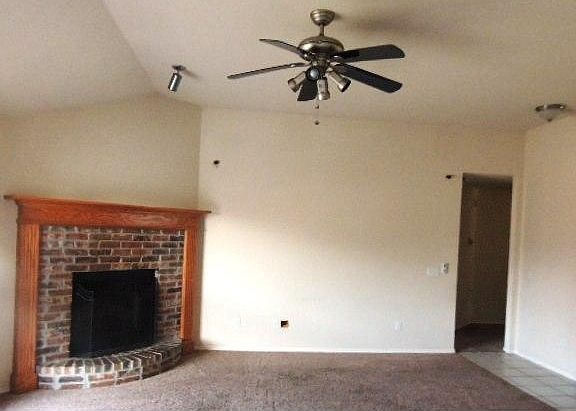 3rd image of 912 SW 38th St