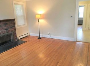 25 Parkside Ct, Copiague, NY 11726