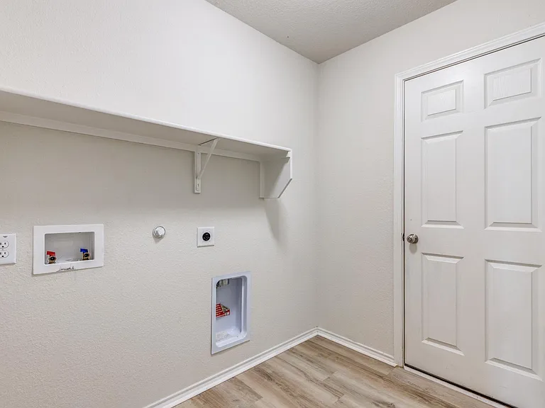 1337 Waggoner Dr — Photo 23
