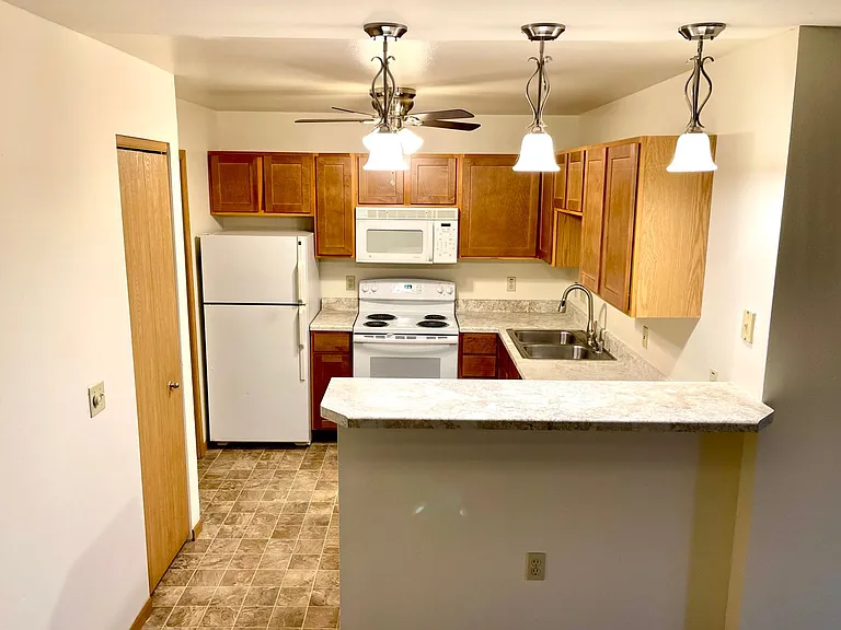 Stone Creek Apartments — Photo 12