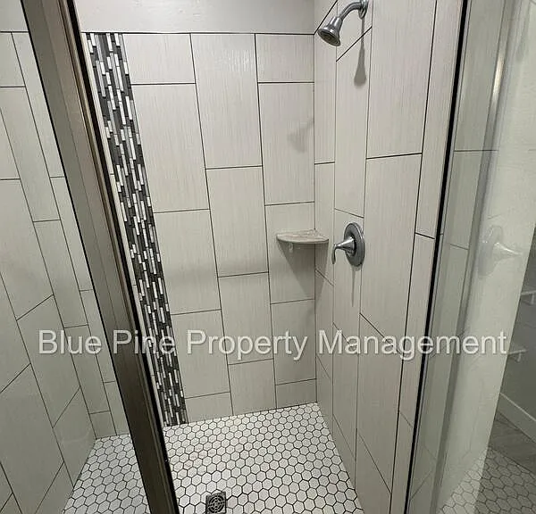 2824 E Brooklyn St — Photo 17