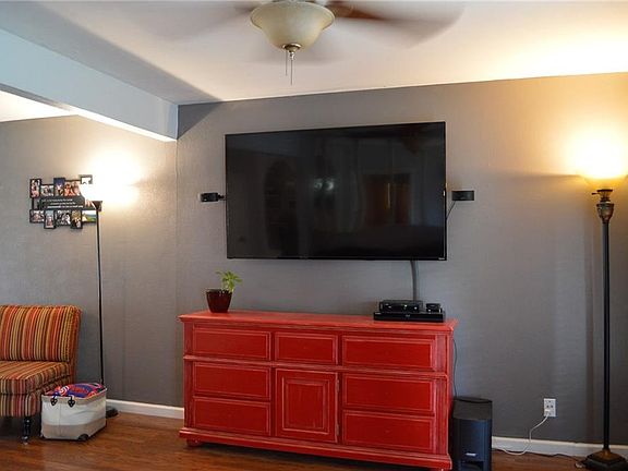 5th image of 220 NE Amy St