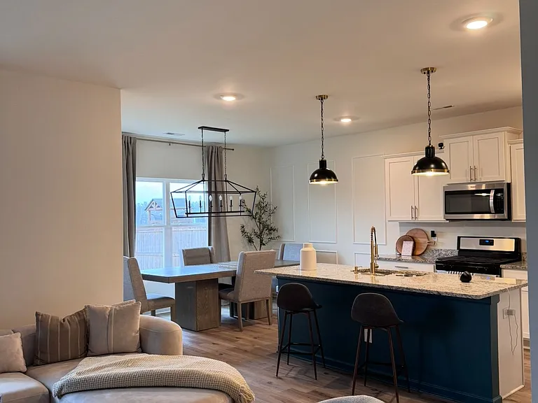 Chelsea Park Cir — Photo 2