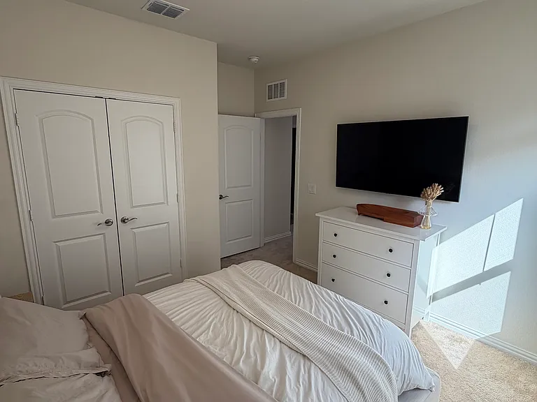 2504 Melrose Dr — Photo 13