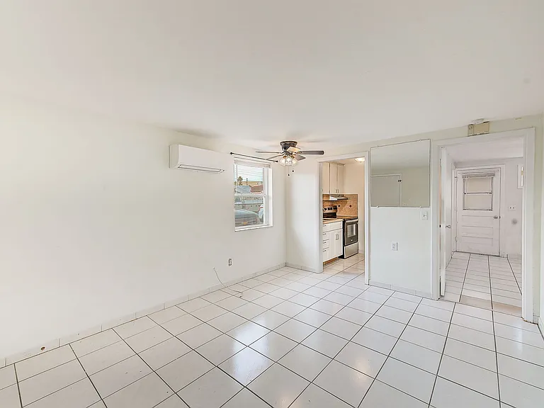 2600 Paula Dr N — Photo 9
