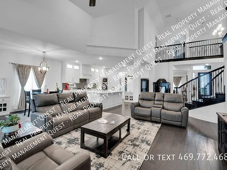 1767 Shumard St — Photo 2