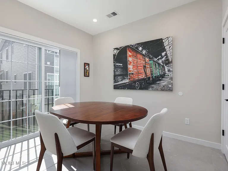333 1st St #8 — Photo 9