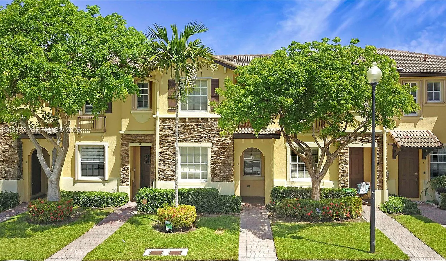 3 bed, 2.5 bath, $2,500 — Photo 1