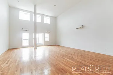 90-02 Queens Boulevard, #PH3