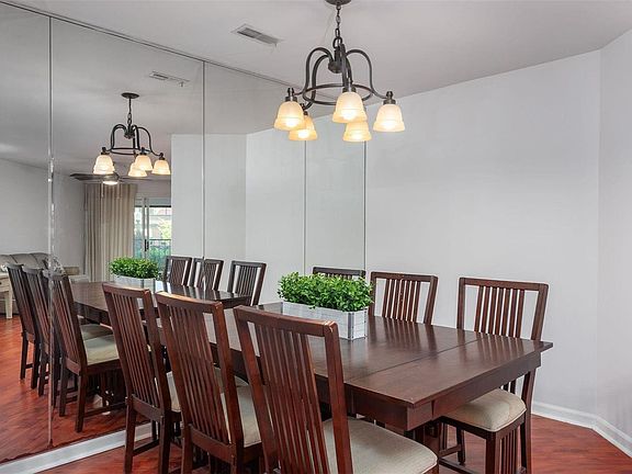 3rd image of 4570 Laclede Ave APT 108