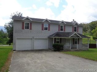 126 Crescent Ln, Jacksboro, TN 37757