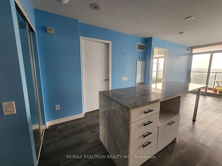 29 Singer Ct #1606 — Photo 13
