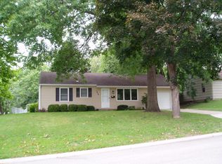 7818 Glenwood St, Overland Park, KS 66204