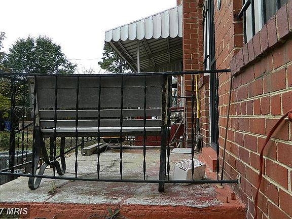 Exterior (Rear)