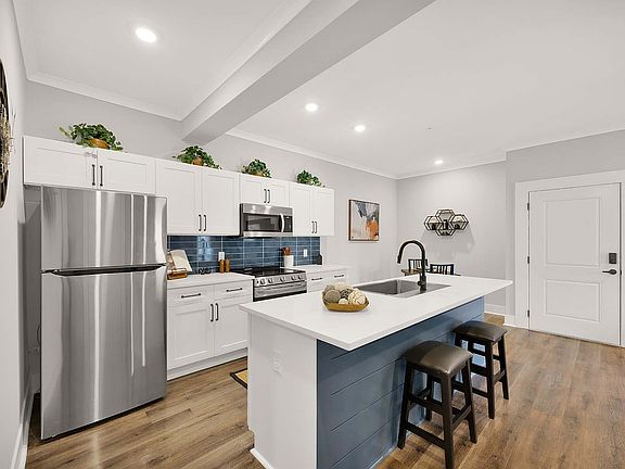 Pointe Grand Apartment Homes5