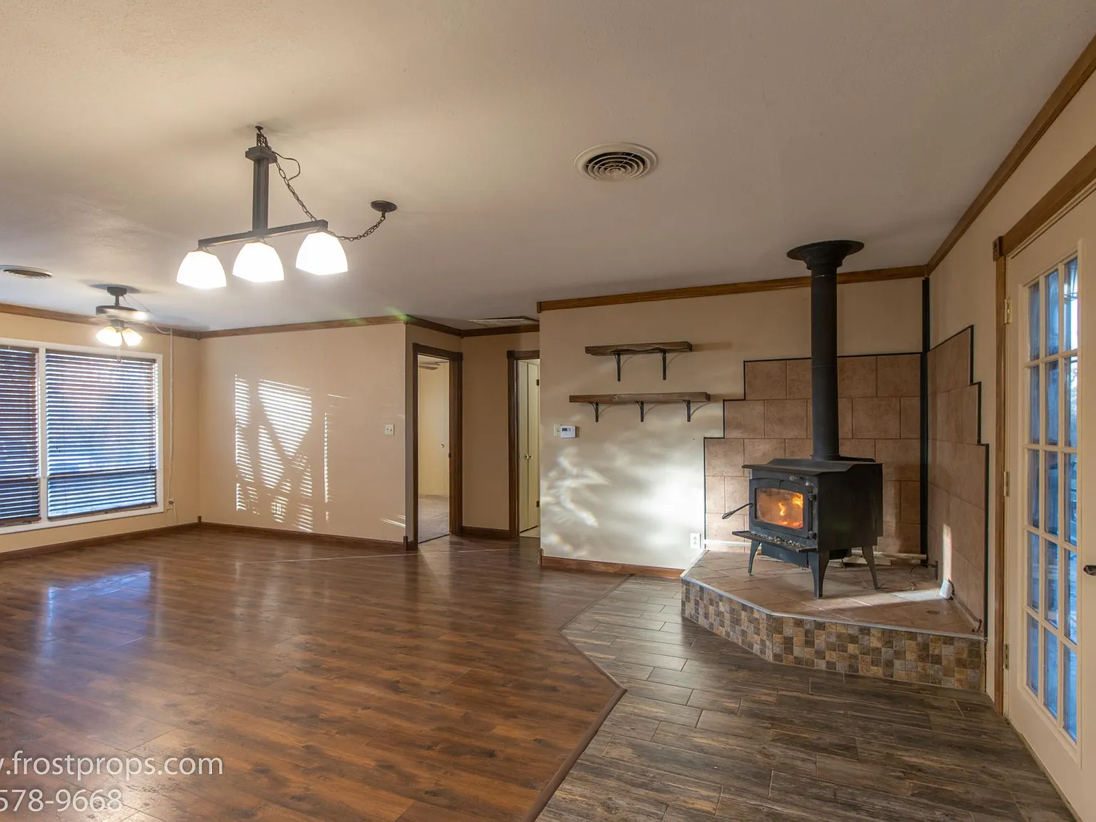 702 Curtis Dr — Photo 4