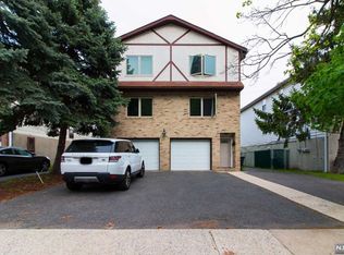 89 Myrtle Ave, Edgewater, NJ 07020