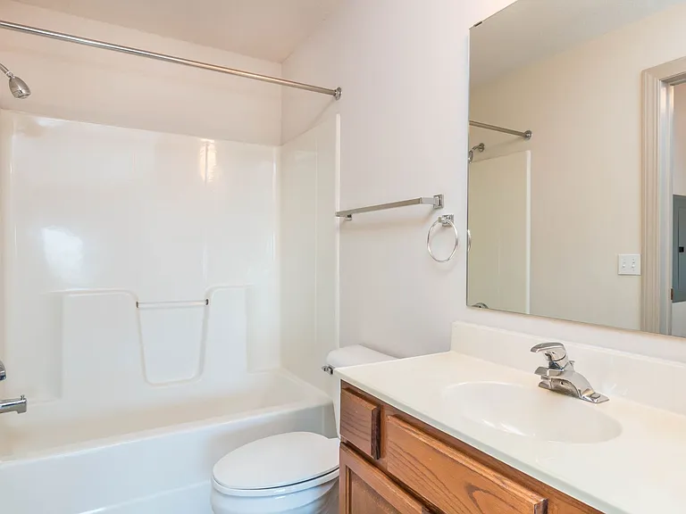 LEXINGTON ESTATES — Photo 16
