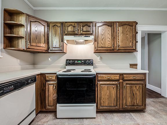 4th image of 2412 Lawson Ave