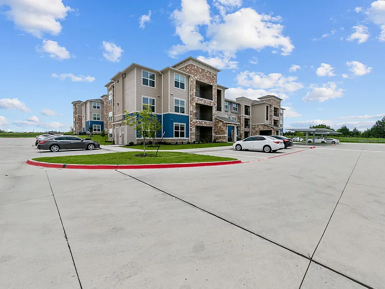 Cross Timbers Apartments — Photo 36
