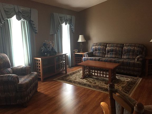4th image of 284 McNeil Cir