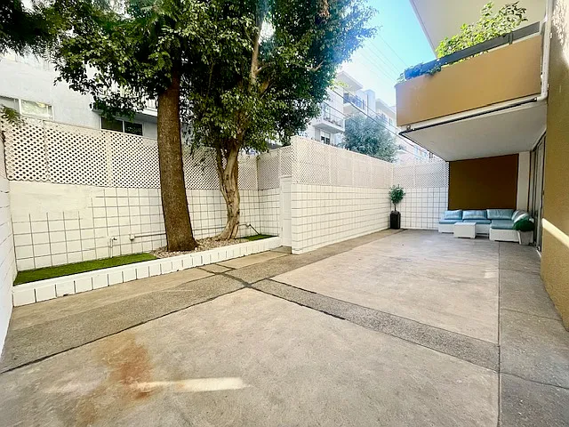 Occidental Towers Apartments — Photo 183