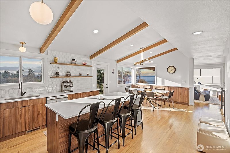 4th image of 29603 1st Avenue S