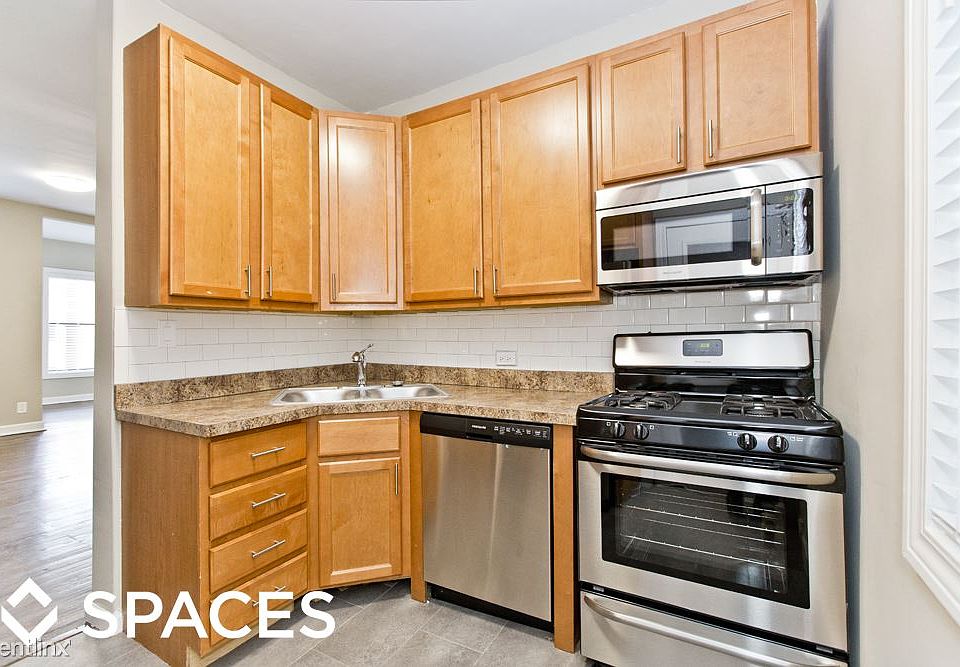 1st image of 715 W Cornelia Ave #2