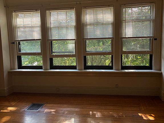 3rd image of 105 Ashland Ave #1