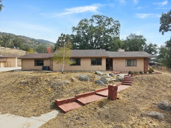 24380 Silver Dr, Tehachapi, CA 93561