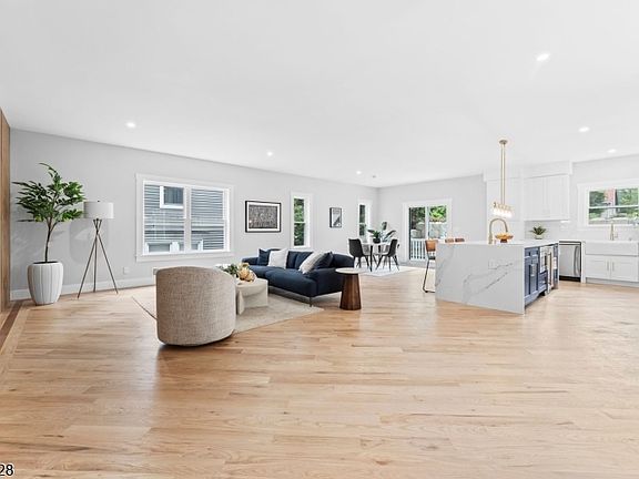 5th image of 132 N 17Th St