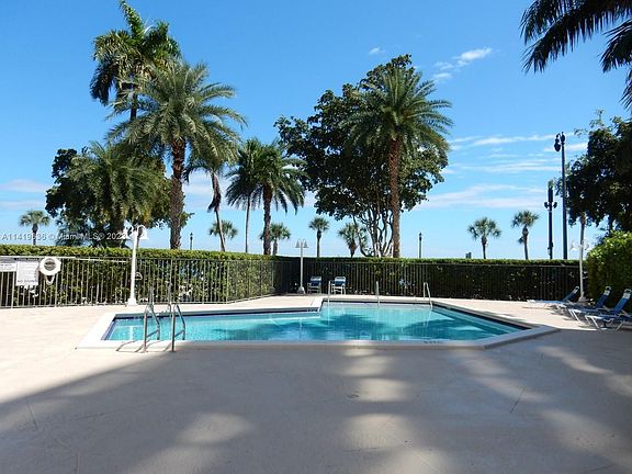5th image of 1420 Brickell Bay Dr APT 1607C