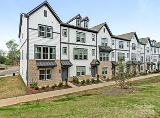 4004 Hidden Oaks Dr, Charlotte, NC 28205