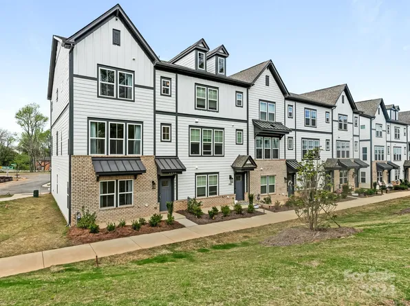 4004 Hidden Oaks Dr, Charlotte, NC 28205