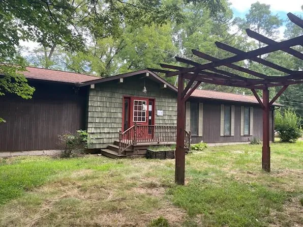 56057 Cowling Rd, Three Rivers, MI 49093