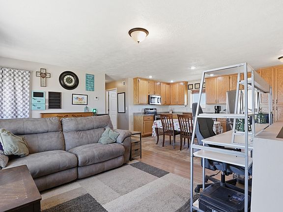 5th image of 14682 Saddlehorn Ct