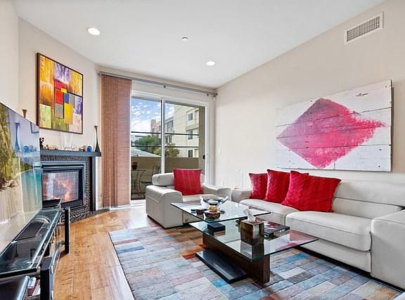 4th image of 1235 Granville Ave APT 103