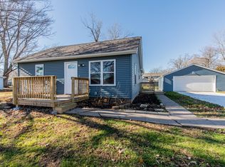 211 6th St, Colona, IL 61241