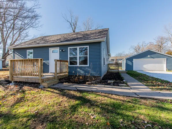 211 6th St, Colona, IL 61241